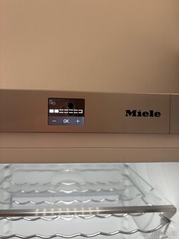 Lednice Miele KS 28423 D edt/c – ve stavu jako nová - 6