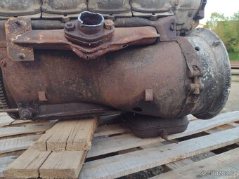 Motor z elektrocentrály 15 kVA Tatra 603 / 805 - 6