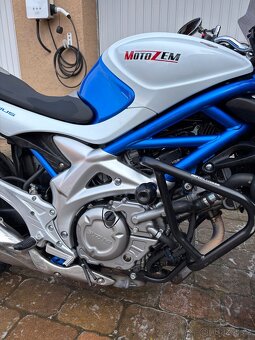 Suzuki Sfv 650 Gladius - 6