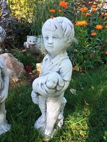 Zahradní dekorace- Chlapeček s pejskem - 6