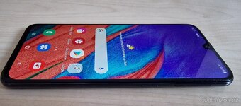 Samsung Galaxy A40 - velmi dobrý stav - 6