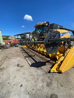 Kombajn New Holland CR 9080 - 6