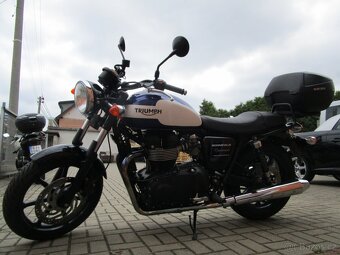Triumph Bonneville - 6