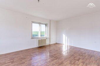 Prodej rodinného domu, 651 m2, Rušinov - 6