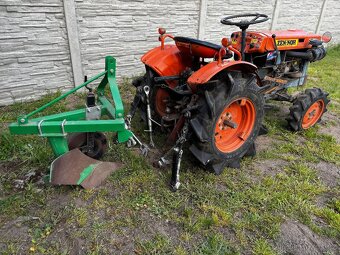 Malotraktor Kubota + jednoradličný pluh - 6