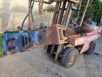 Bourací kladivo použito na traktorbagru Jcb 3cx - 6
