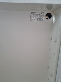 Koupelnová skříňka s el. zásuvkou a osvětlením - 6