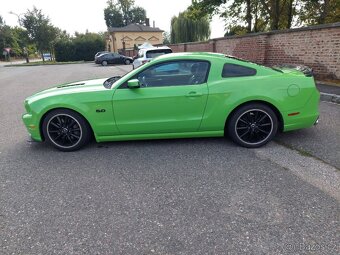 Ford mustang 5.0 GT  manuál - 6