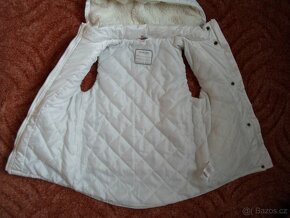 Bílá krémová zateplená vesta vestička s kapucí - 140 - 6