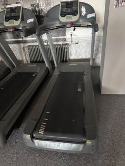 Profesionální běžecký pás Precor C954i - 6