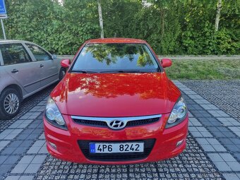 HYUNDAI i30 1.4 i BENZÍN 79.800 km. 1. majitel - 6