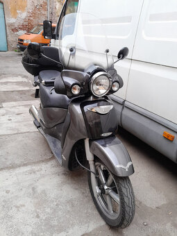 PRODÁM SKŮTR APRILIA SCARABEO 250 / 2002 - 6