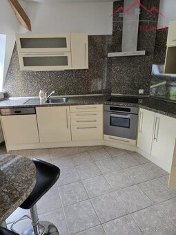 Pronájem podkrovní bytové jednotky 3+1 s parkováním, 124 m2, - 6