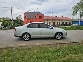 Volkswagen Jetta 1.6i - 6