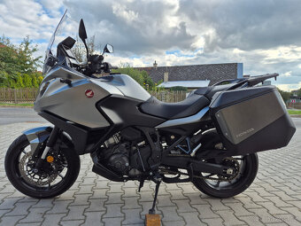 Prodám Honda NT1100 , r. v. 2024, ABS, TC, ČR, 3507km - 6
