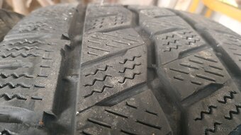 Zimní pneu 235/65/16c - 6