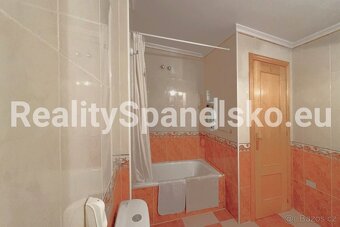 byt 3+1 s balkonem a střešní terasou 99.900EUR ŠPANĚLSKO - 6