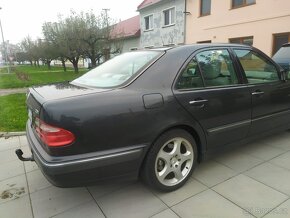 Mercedes-Benz Třídy E 270 CDI - 6