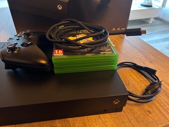 Xbox one X 1tb + 3hry - 6