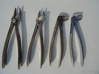 Staré chirurgické nástroje . - 6