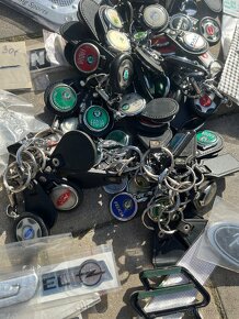 Autopotřeby, klíčenky, znaky, samolepky - 6