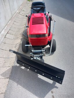 Prodám zahradní traktor Toro 13-32 XL - 6