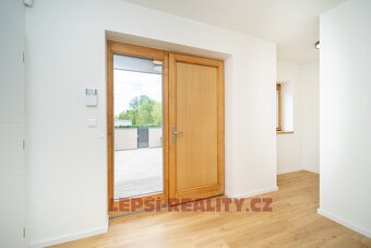 Krásný nadstandartní dům 5+kk s bazénem v Úvalech - Zálesí - 6