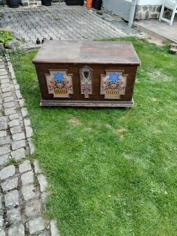 Prodám ručně malovanou dřevěnou truhlu - 6
