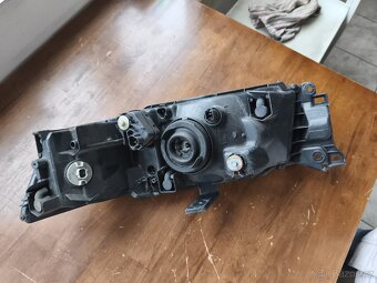 Přední světlo Mitsubishi Space wagon - 6