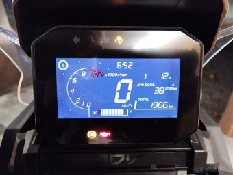 HONDA ADV 350 - 6