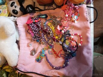 Mix hraček panenky a další - 6