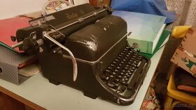 Prodám psací stroj Zeta - 6