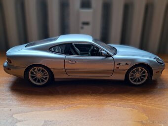 Model auta Aston Martin DB7 VANTAGE V12, 1:18 - 6