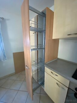 Moderní kuchyňská linka se spotřebiči - 6