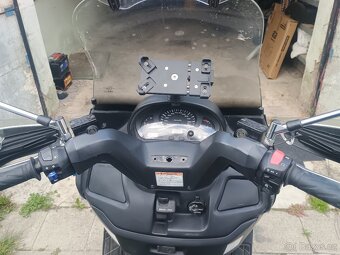 Suzuki Burgman AN 250 - 6