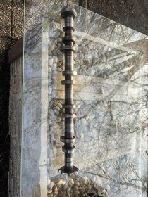 hlavy na ford motor 6,2 benzin - 6