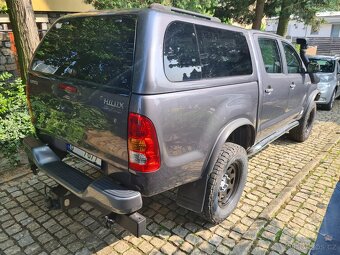 Toyota Hilux 2.5 D-4D - 6