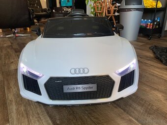 Ramiz elektrické autíčko Audi R8 Spyder 24Ghz bílé - 6