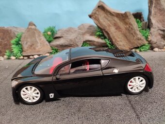 prodám model 1:18 peugeot RC - 6