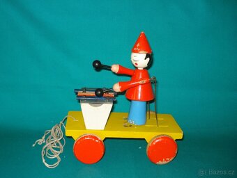 Stará dřevěná tahací hračka, hraje na xylofon - 6