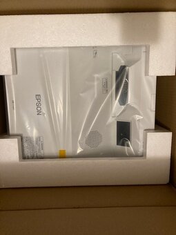 Projektor --- Laser ---- 240hz ----- 3x HDMI 2.1 - dotykový - 6