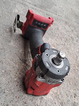Rázový utahovák Milwaukee 18v - 6