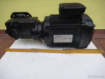 SEW-NOVÁ úhlová elektropřevodovka 400V.1,1kw-263ot.min. - 6