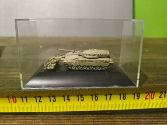 Vojenské modely 1/84 - 6