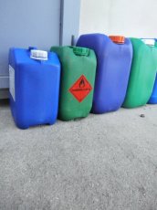 Kanystry plastové o objemu 25, 20 a 10 litrů za 50 kč - 6