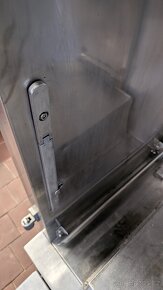 Udírna FESSMANN T1800 + ŘJ + dva vozíky + rošty - 6