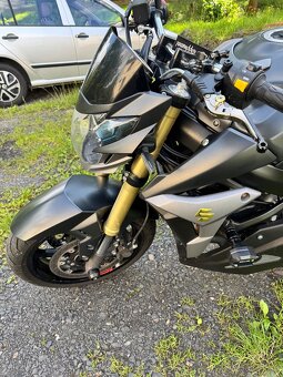 Suzuki GSR 750 - 6