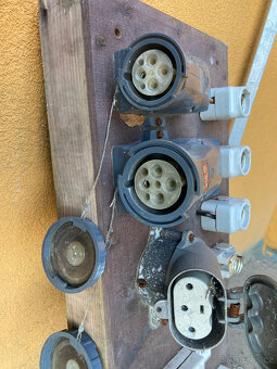 Stavební rozvaděč, elektroinstalace, elektrosoučástky 500 kč - 6