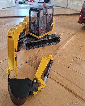 Bruder a Cat bagr 3x, 1x nákladní auto - 6
