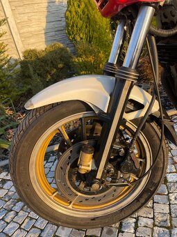 Suzuki GSX 550 E - 6